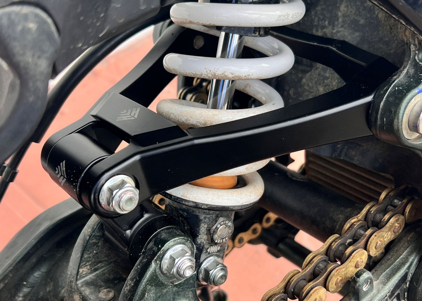 Heavy Hitter Ultra Bee Billet Racing Triangle (Fits All Shocks)